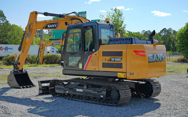 Image of SANY SY135C equipment image 3