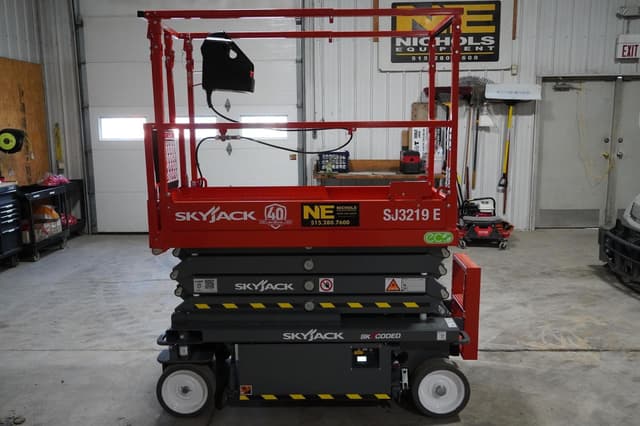 Image of Sky Jack SJ3219E equipment image 4