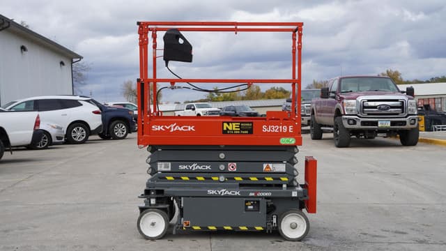 Image of Sky Jack SJ3219 equipment image 1