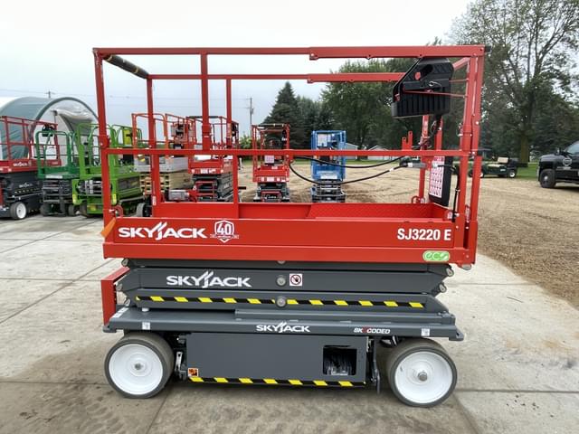 Image of Sky Jack SJ3220E equipment image 4