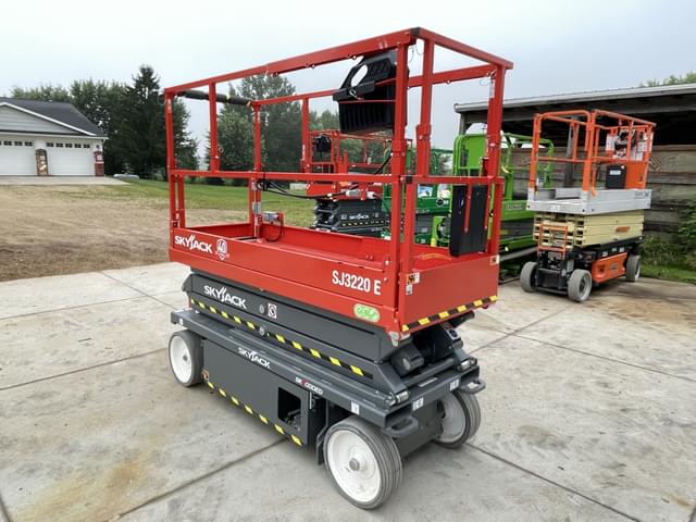 Image of Sky Jack SJ3220E equipment image 2