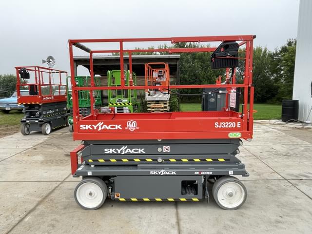 Image of Sky Jack SJ3220E equipment image 3