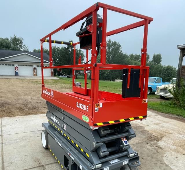 Image of Sky Jack SJ3226E equipment image 2