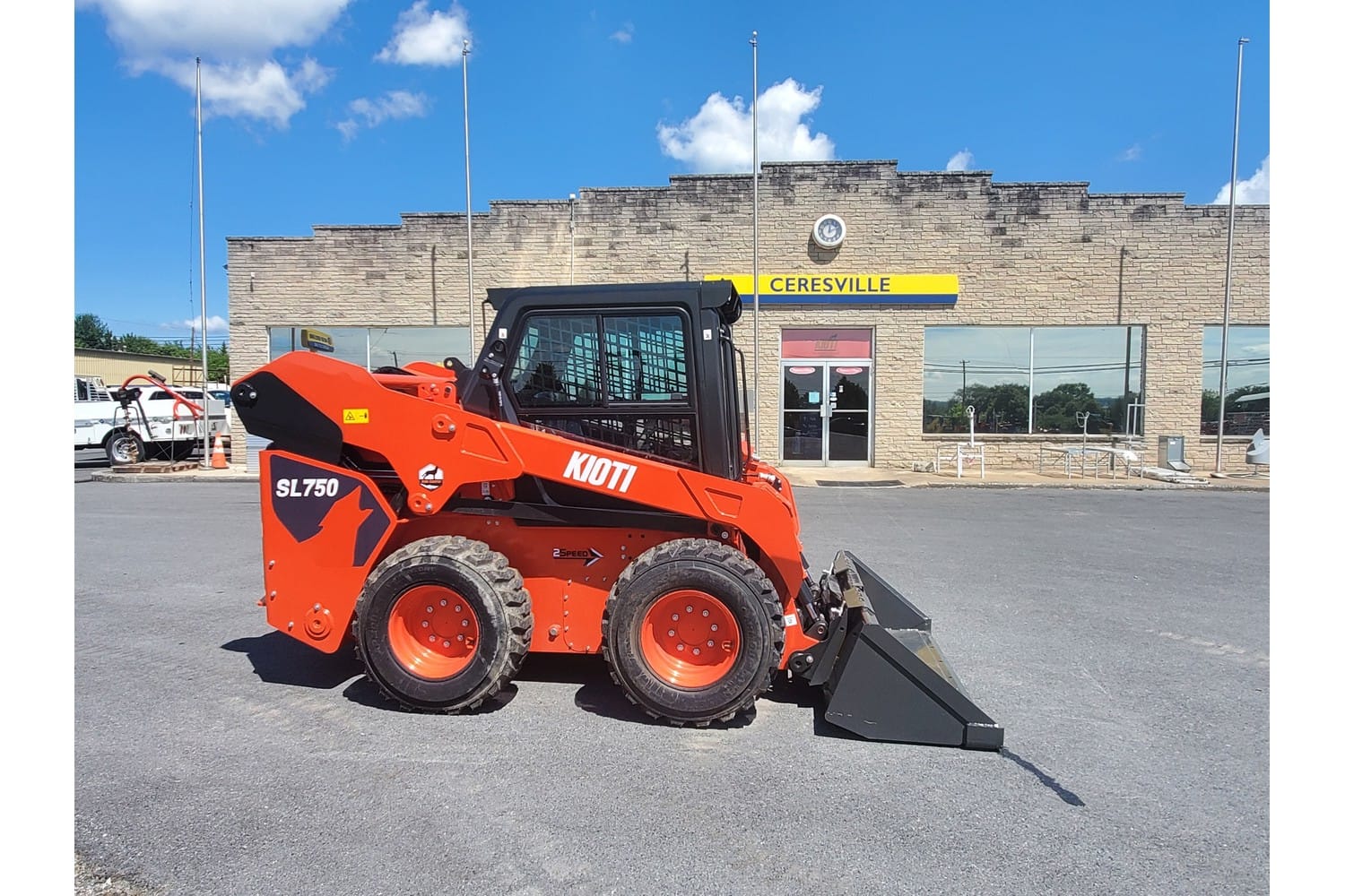 2025 Kioti SL750 Equipment Image0