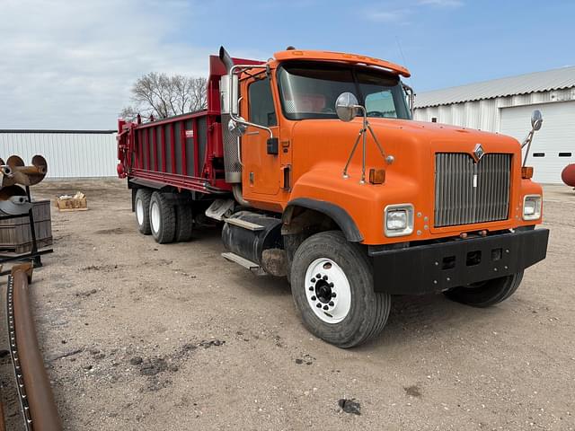 Image of International Paystar 5500i equipment image 1