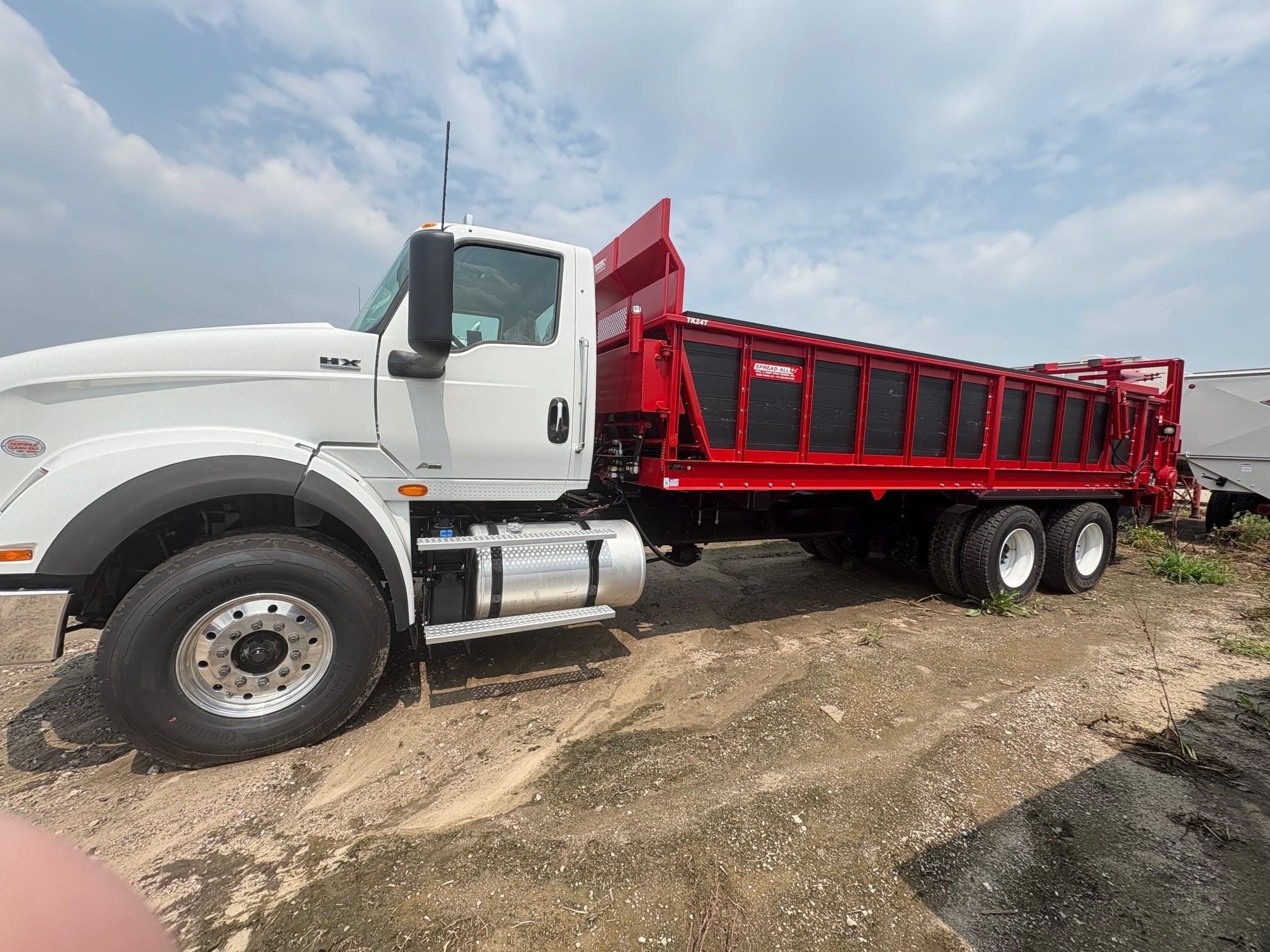 2025 International HX Equipment Image0