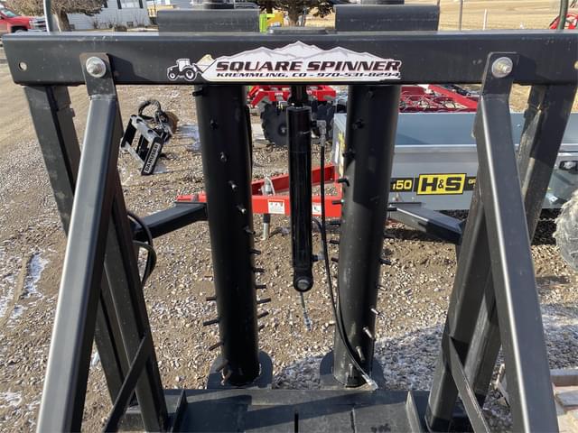 Image of Square Spinner Bale Feeder equipment image 3
