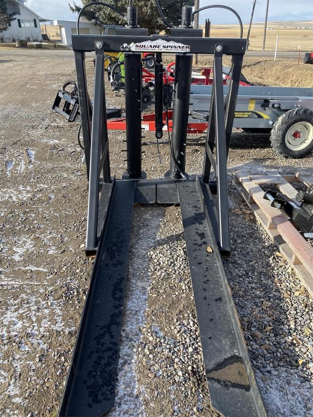 Image of Square Spinner Bale Feeder equipment image 1