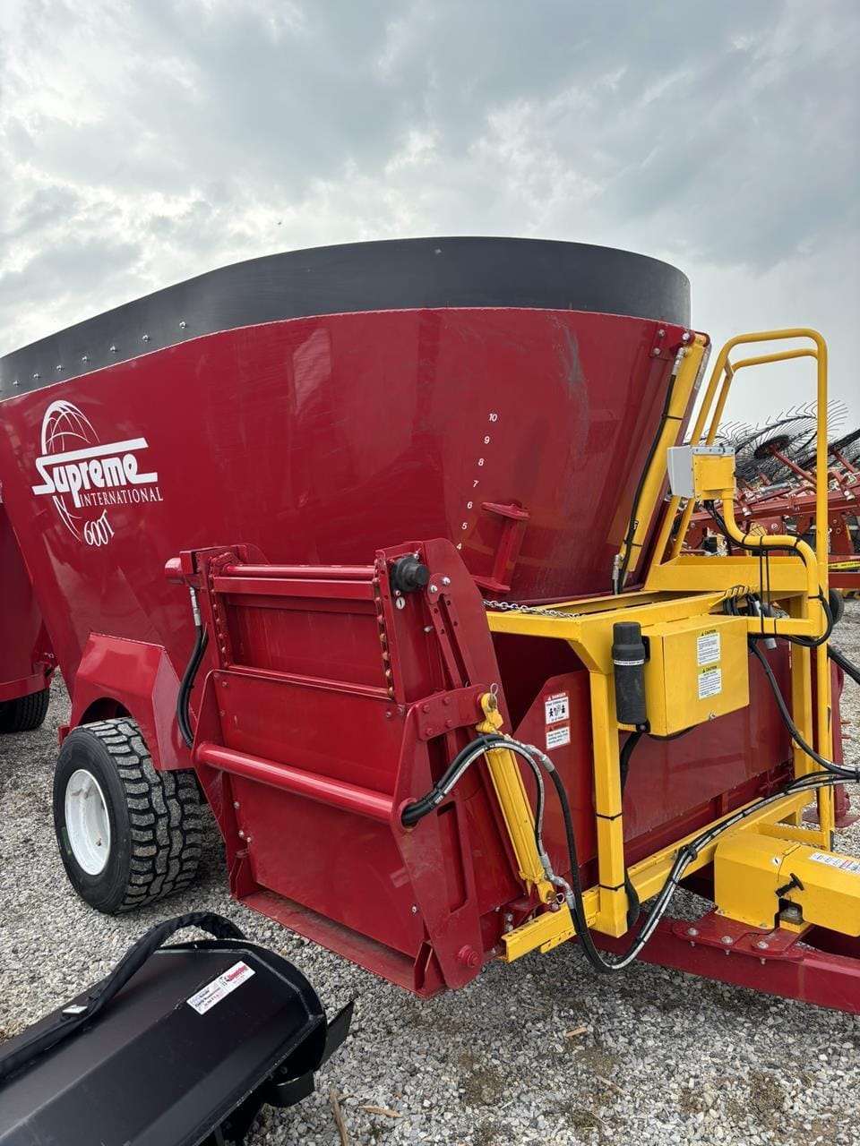 2025 Supreme 600T Equipment Image0