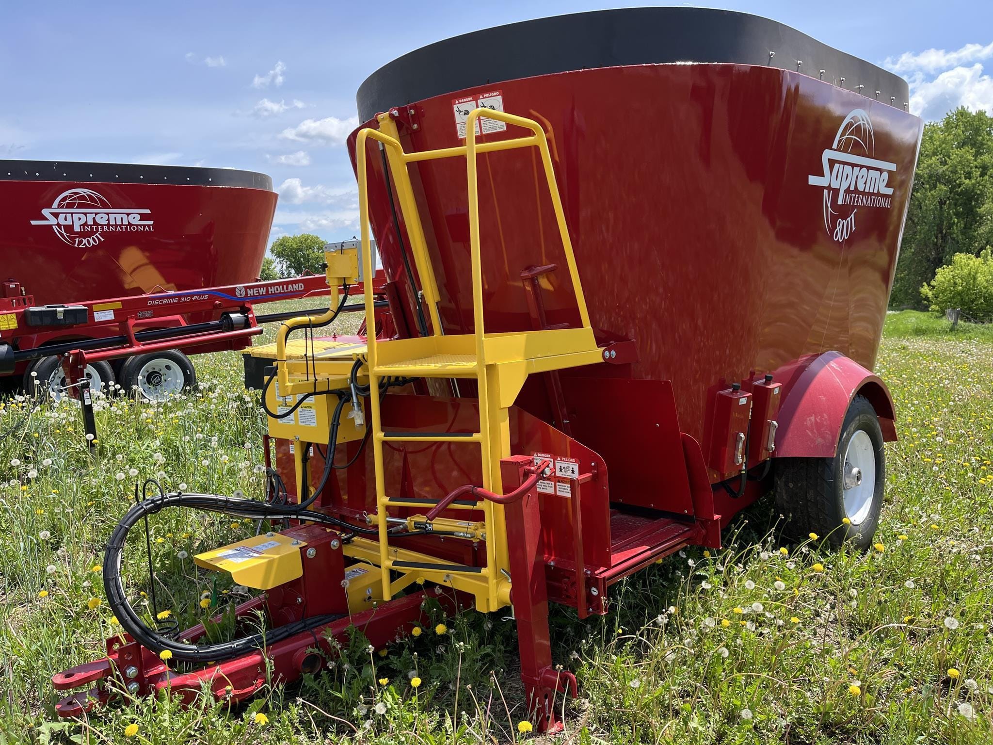 2025 Supreme 800T Equipment Image0