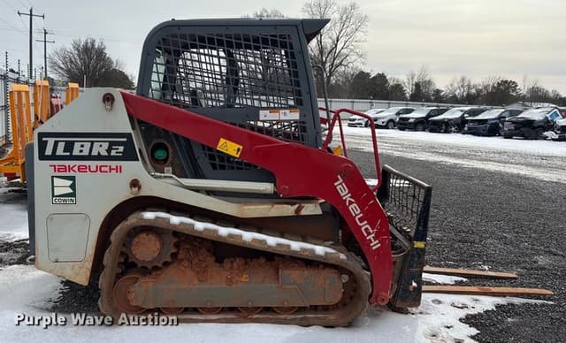 Image of Takeuchi TL8R2 equipment image 3