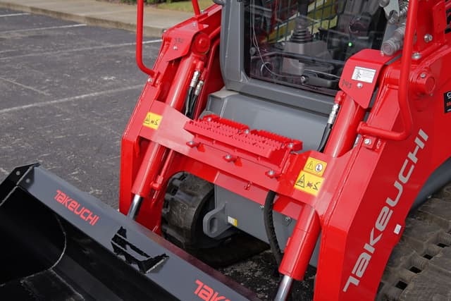 Image of Takeuchi TL11R3 equipment image 4