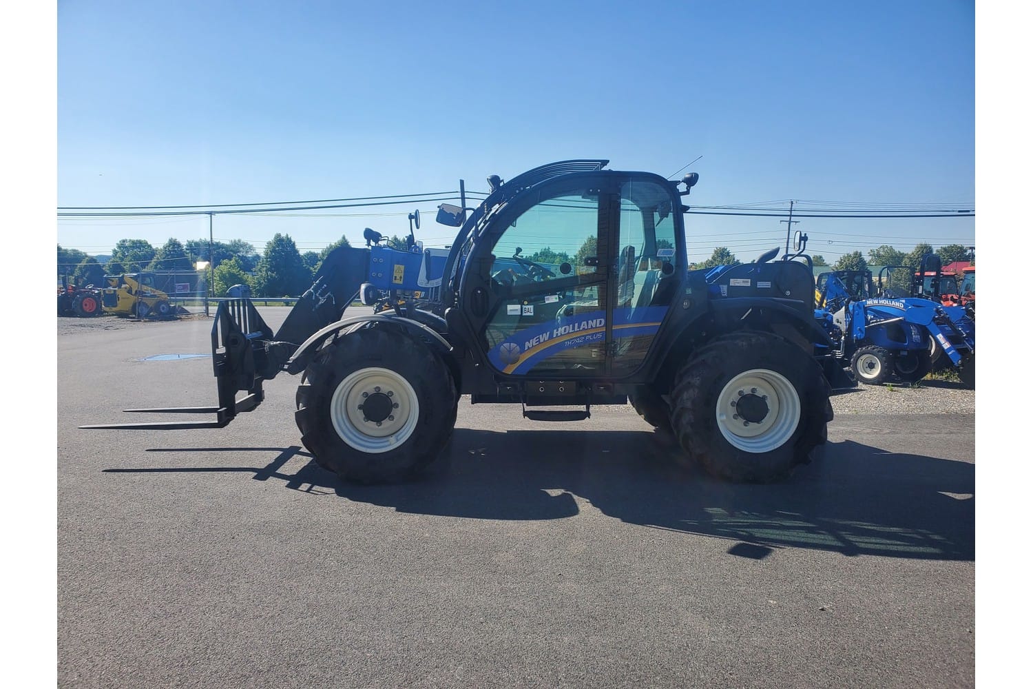 2025 New Holland TH7.42 Plus Equipment Image0