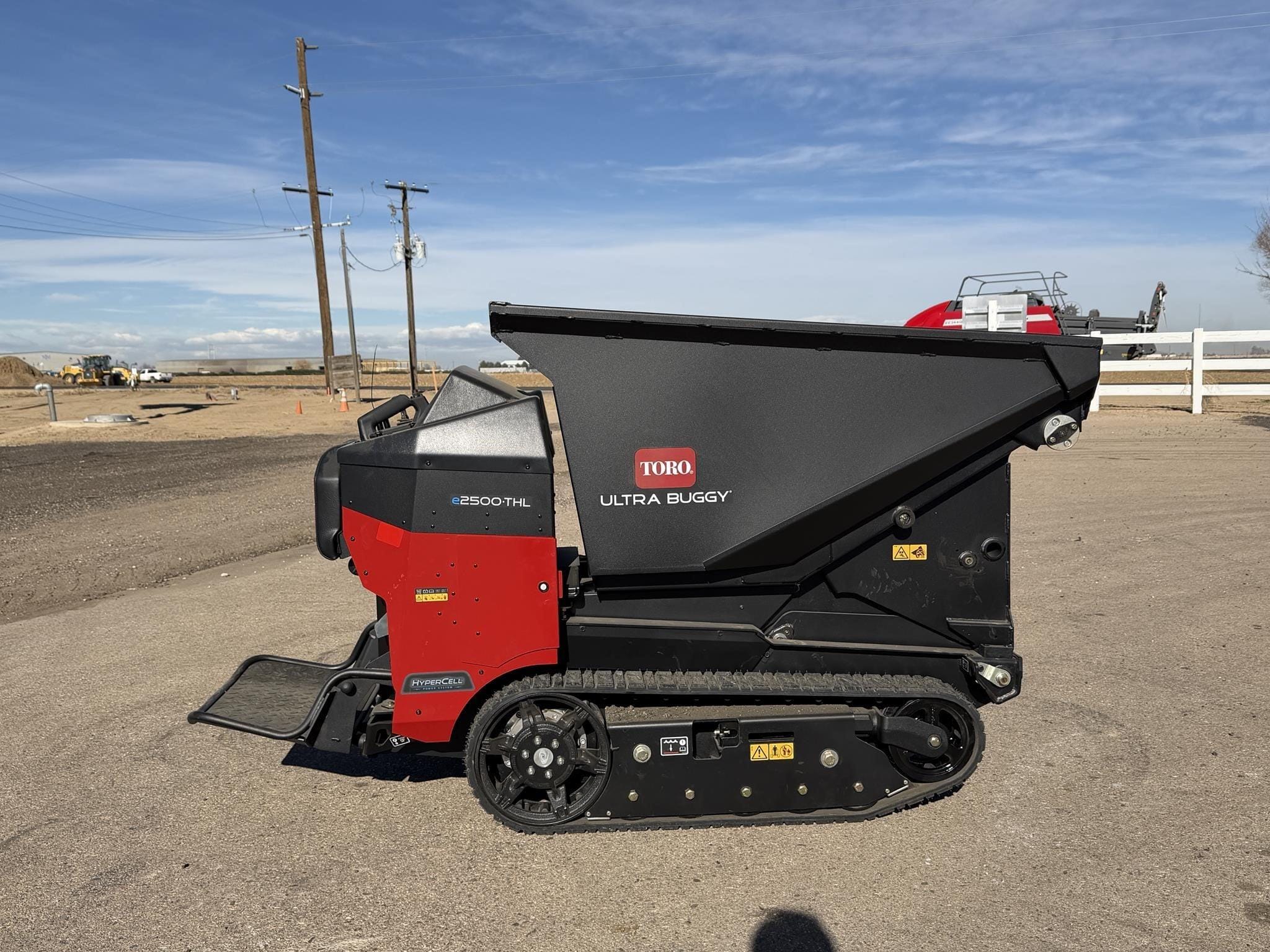 2025 Toro e2500 THL Equipment Image0