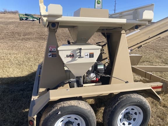 Image of Unverferth Seed Pro 210 equipment image 3