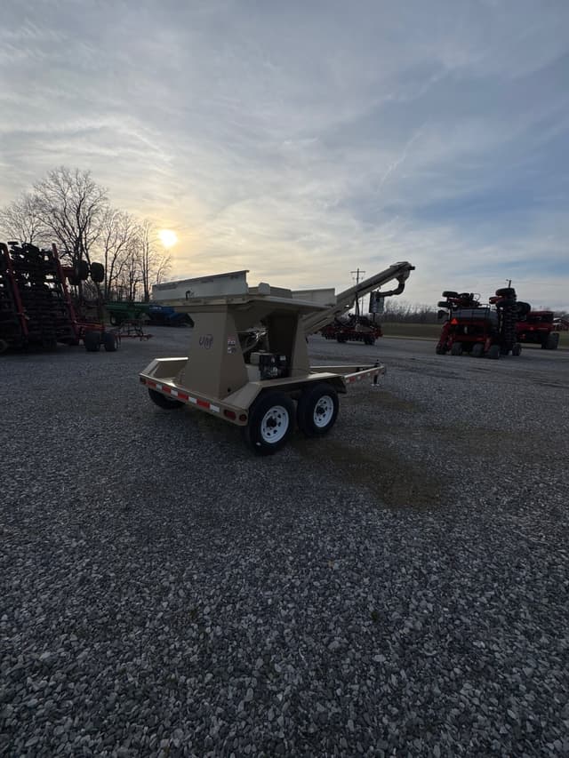 Image of Unverferth Seed Pro 210 equipment image 2