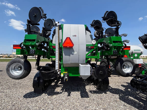 Image of Unverferth Nutrimax 2600 equipment image 2