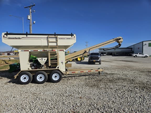 Image of Unverferth Seed Runner 3755XL equipment image 2