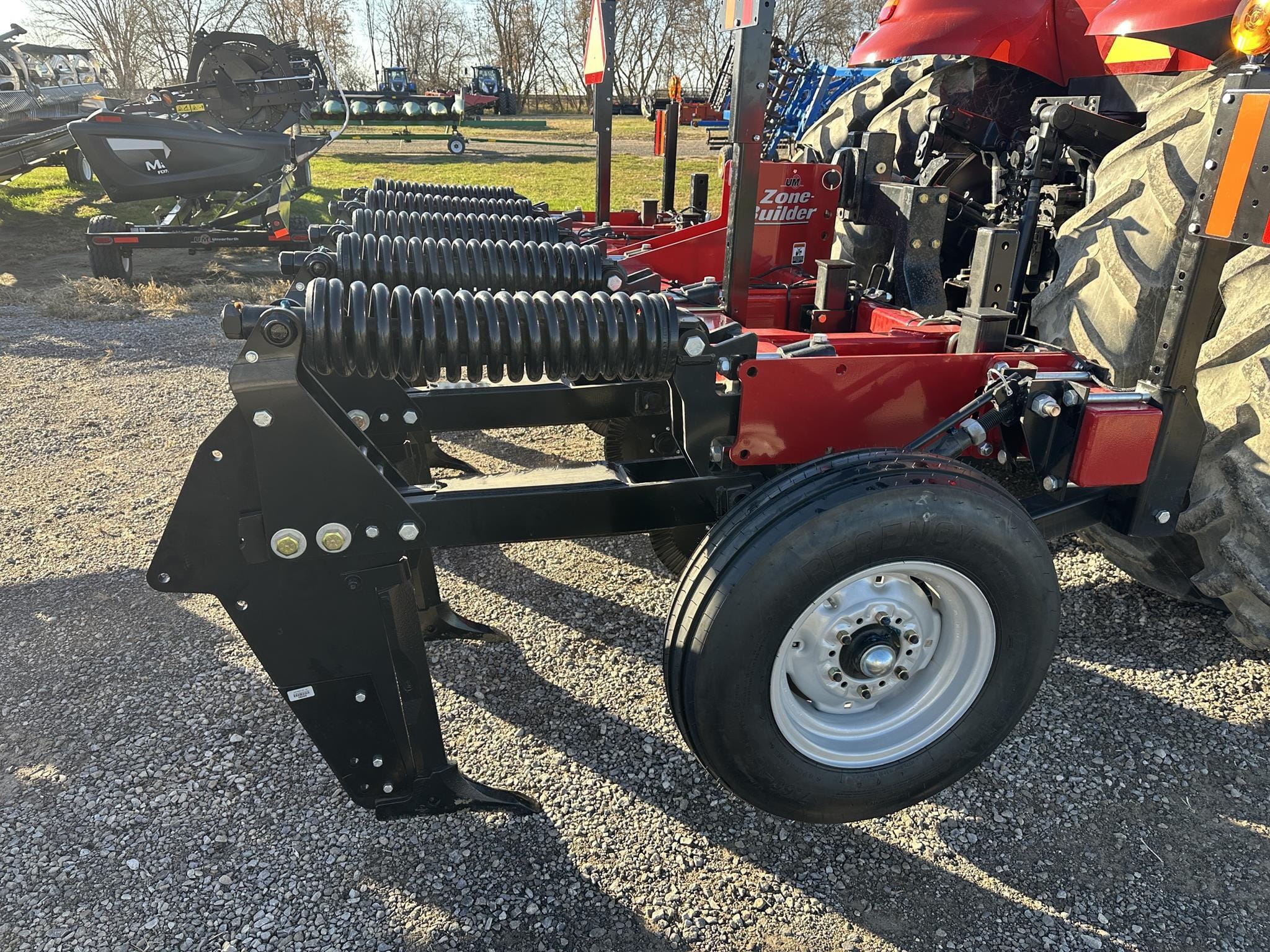 2025 Unverferth Zone-Builder 122 Equipment Image0