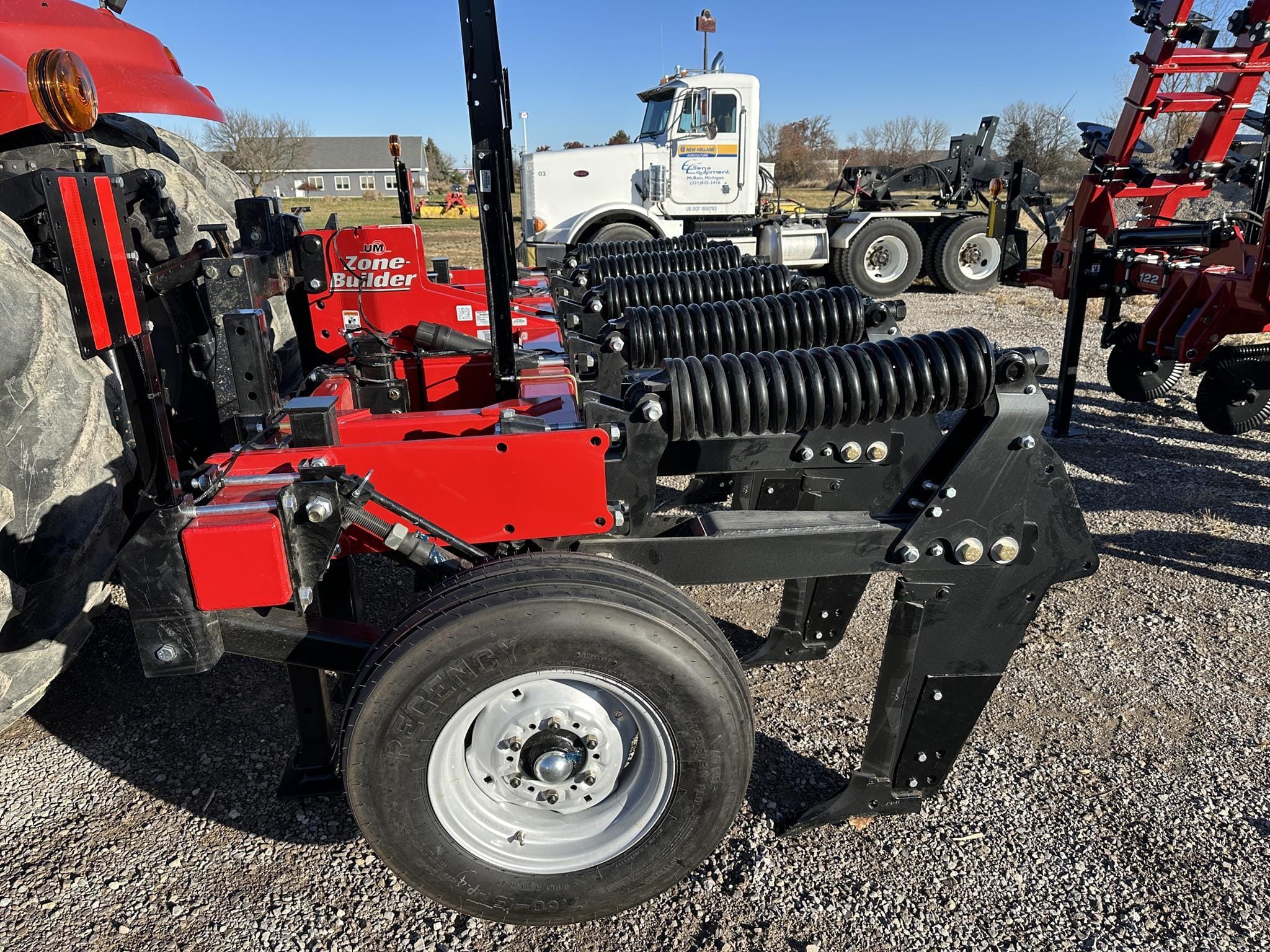 2025 Unverferth Zone-Builder 122 Equipment Image0