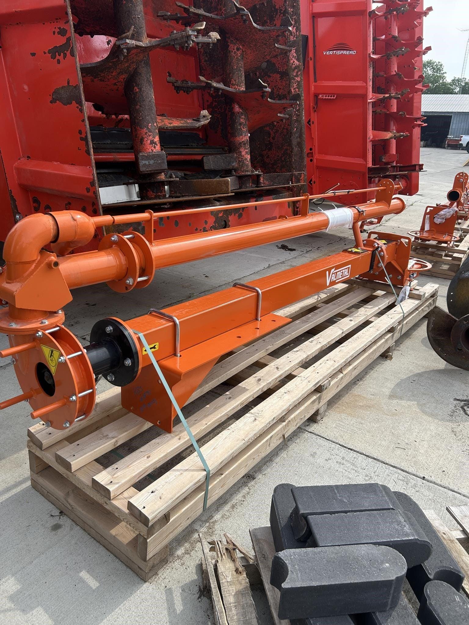 2025 ValMetal 6 Equipment Image0