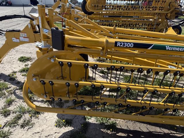 Image of Vermeer R2300 equipment image 3