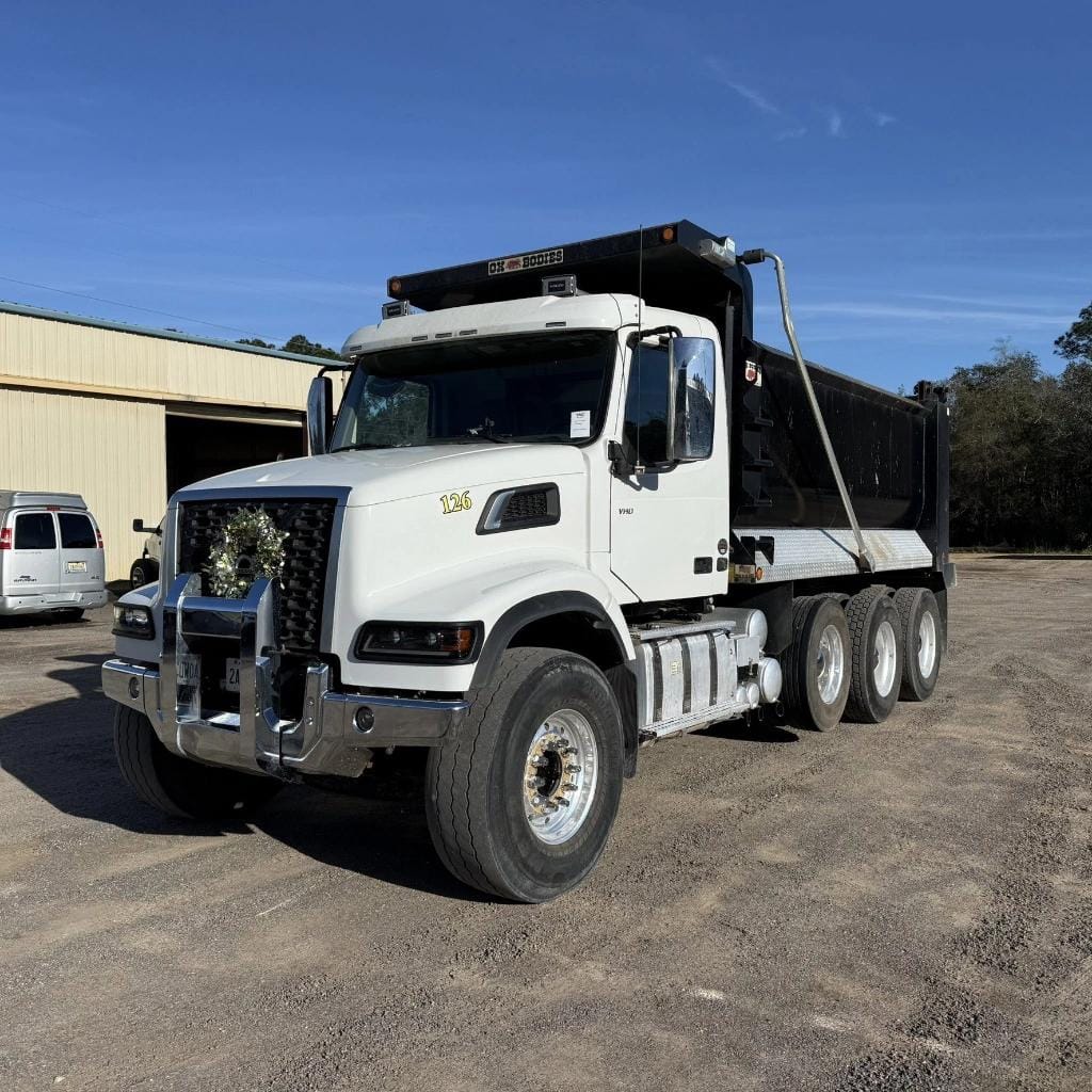 2025 Volvo VHD Equipment Image0