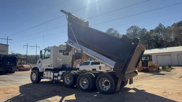 Image of Volvo VHD equipment image 4