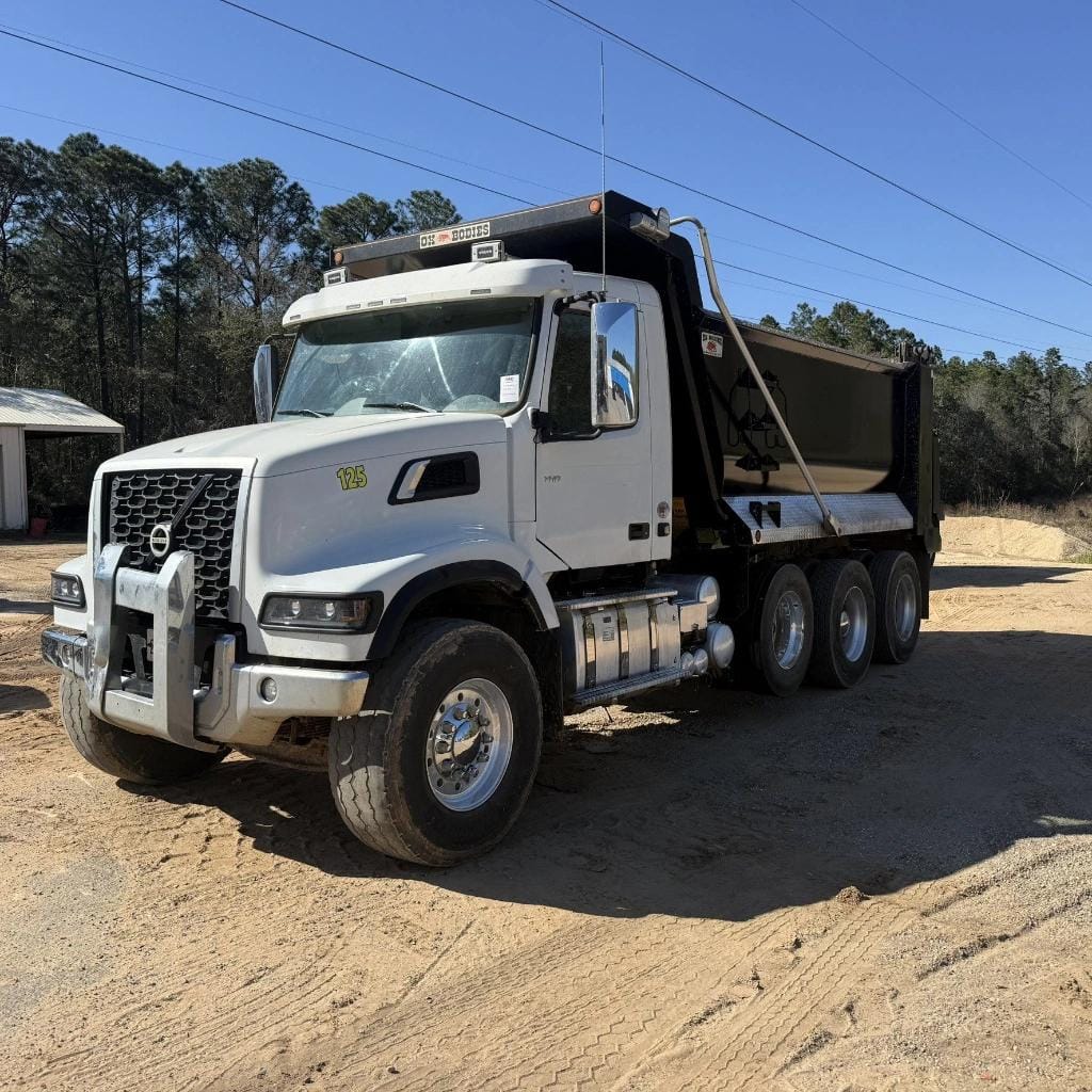 2025 Volvo VHD Equipment Image0