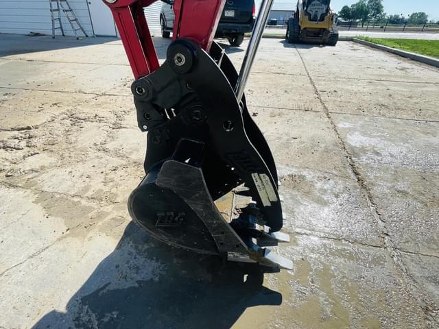 Image of Yanmar VIO35-7 equipment image 2