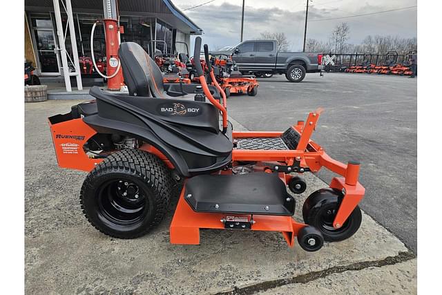 Image of Bad Boy ZT Avenger equipment image 4