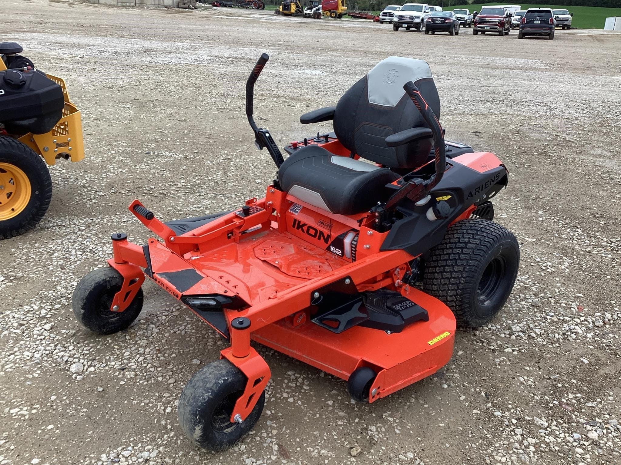 2026 Ariens Ikon 42 Equipment Image0