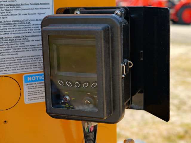 Image of Bandit Intimidator 12XC equipment image 4