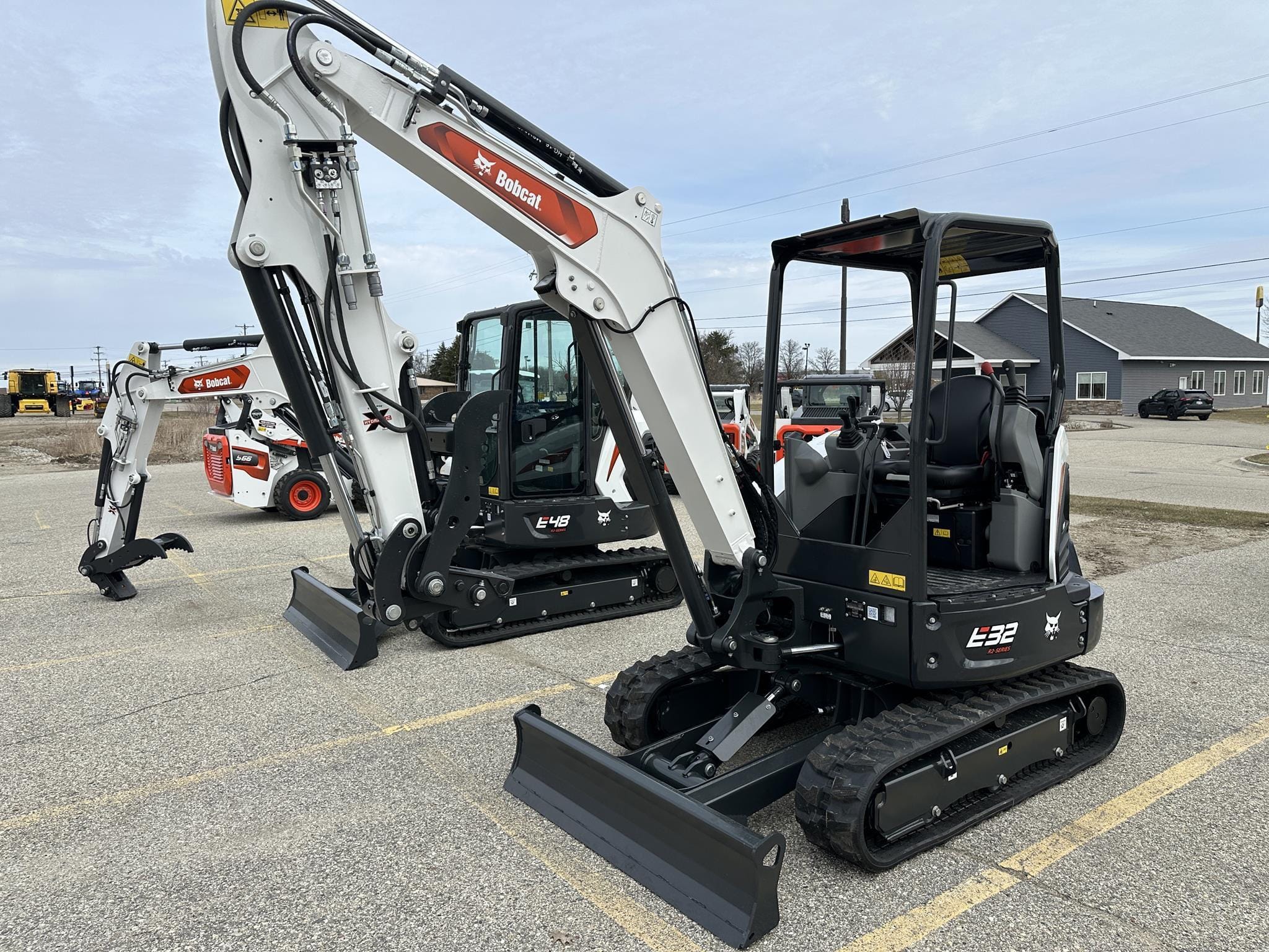 2026 Bobcat E32 Equipment Image0
