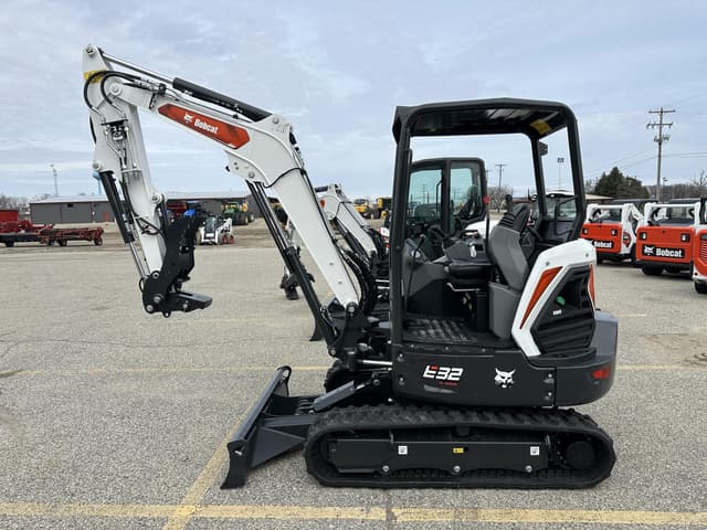 Image of Bobcat E32 equipment image 1