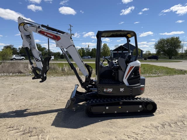 Image of Bobcat E35 equipment image 1
