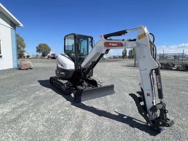 Image of Bobcat E35 equipment image 3
