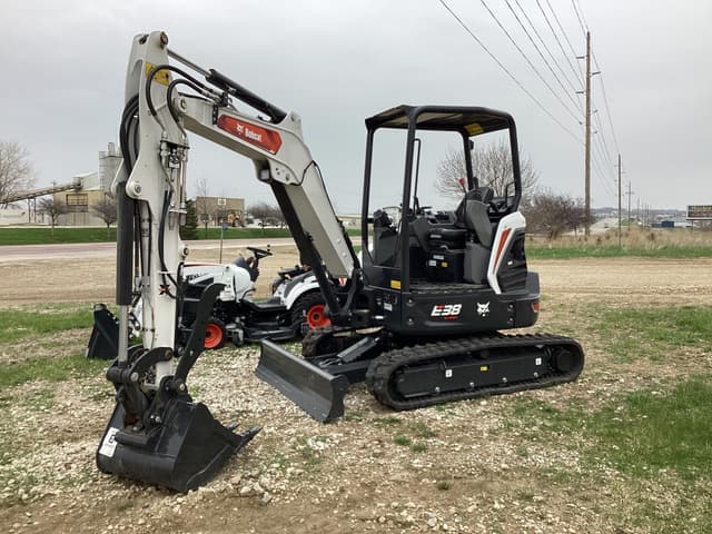 Image of Bobcat E38 equipment image 3
