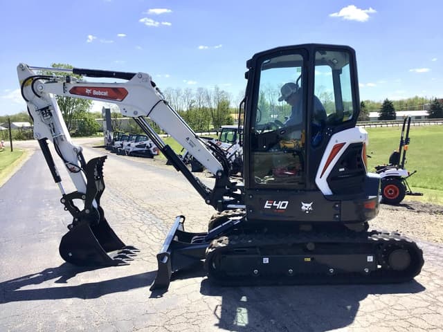 Image of Bobcat E40 equipment image 3