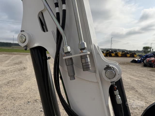 Image of Bobcat E60 equipment image 2