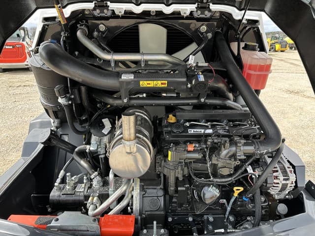 Image of Bobcat L65 equipment image 4