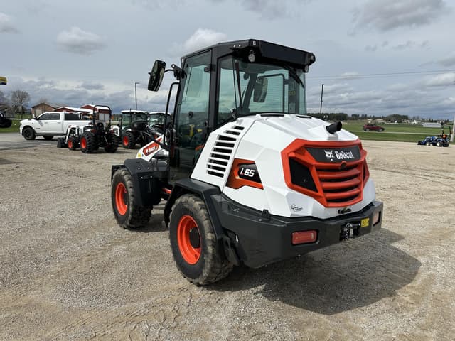 Image of Bobcat L65 equipment image 2