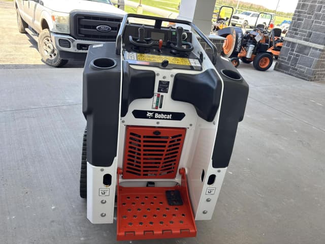 Image of Bobcat MT120 equipment image 2