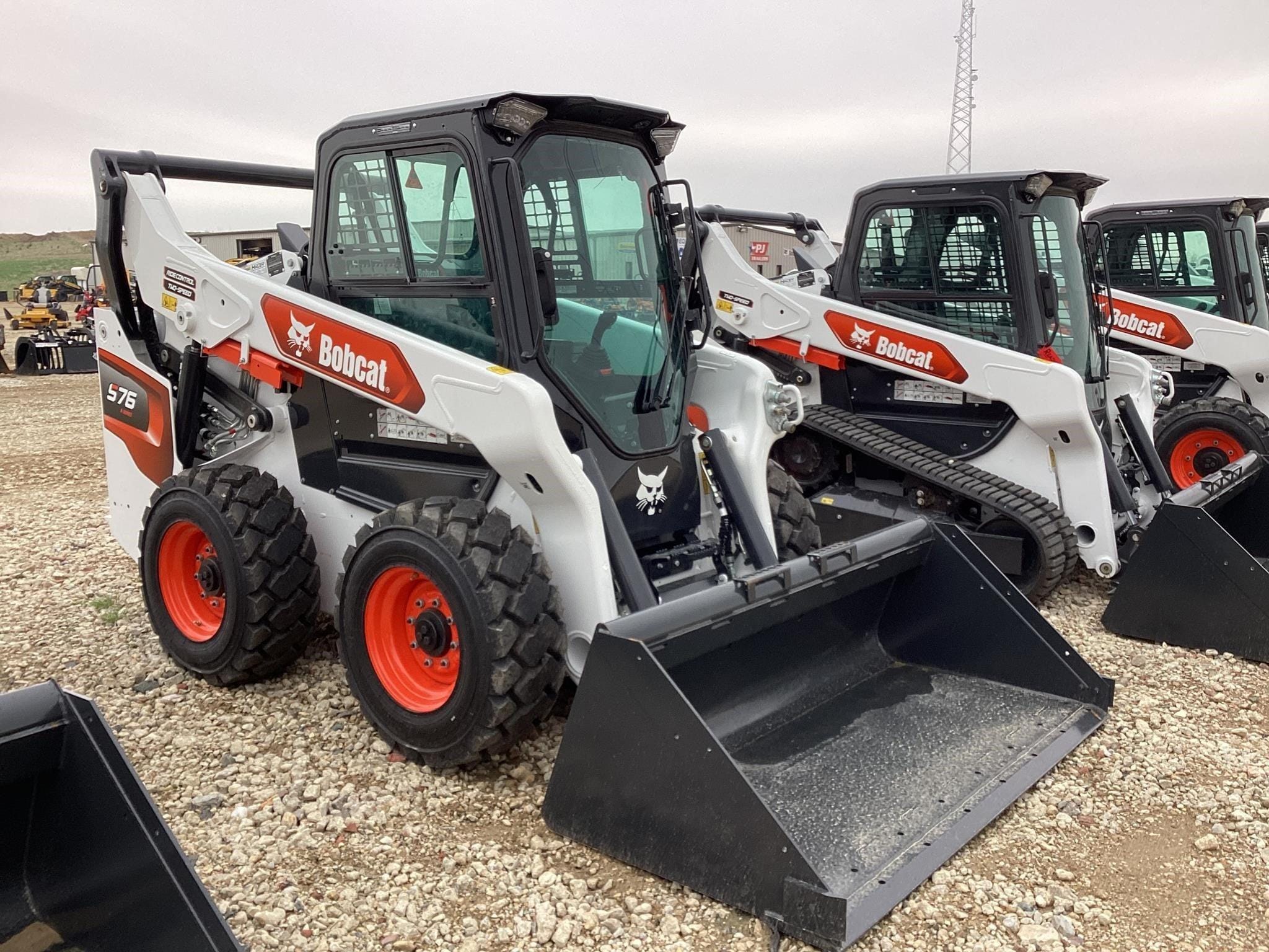 Main image Bobcat S76