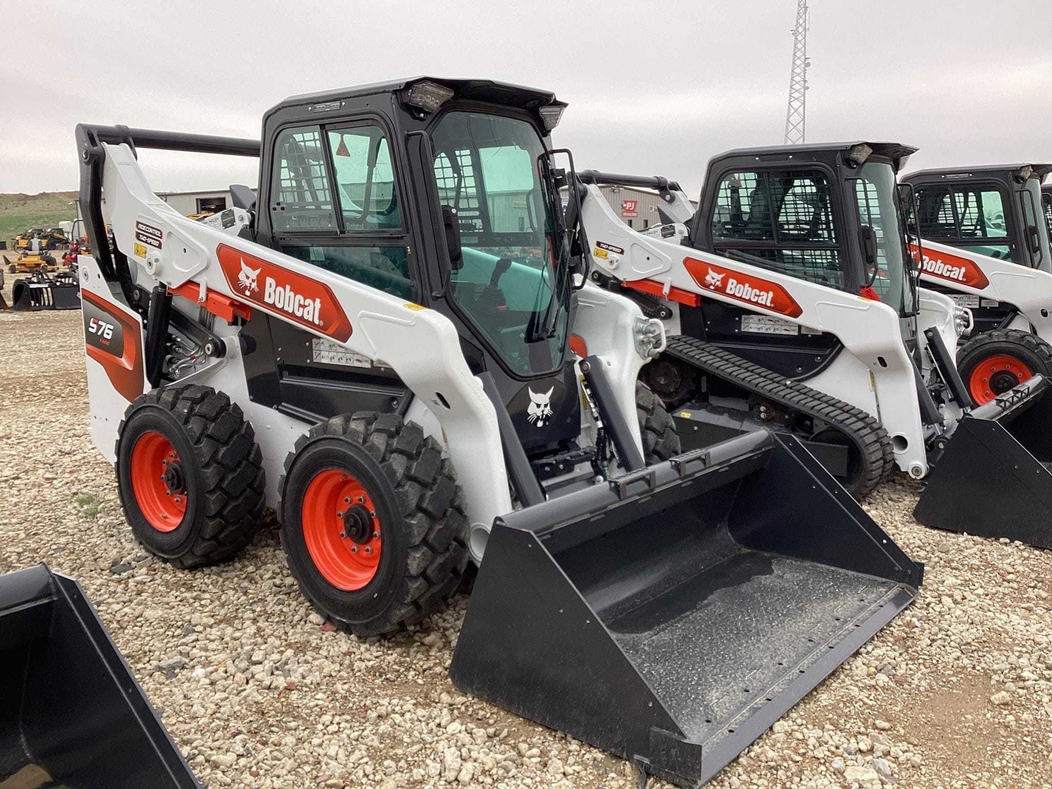 Main image Bobcat S76