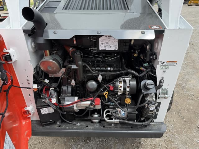 Image of Bobcat T650 equipment image 4