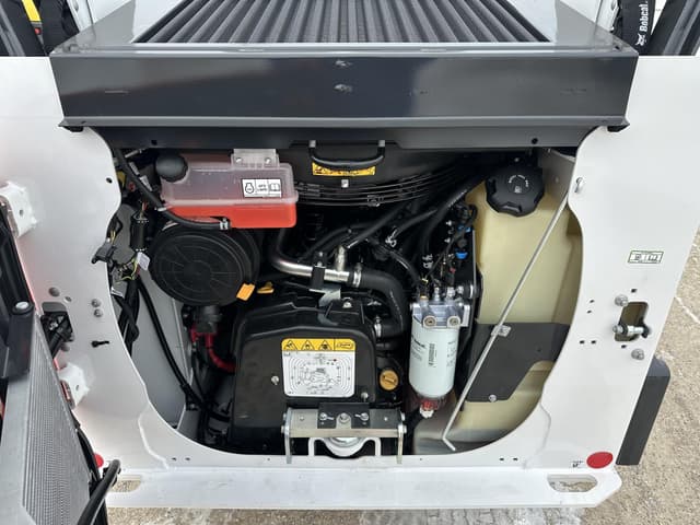 Image of Bobcat T66 equipment image 4