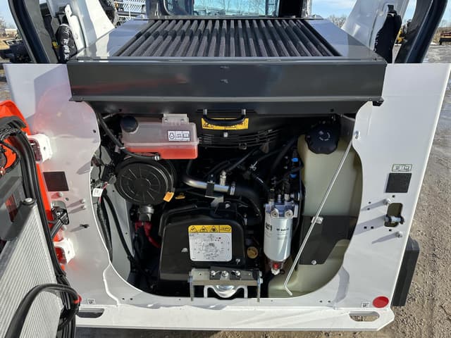 Image of Bobcat T66 equipment image 4