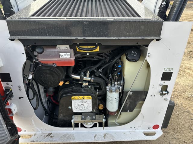 Image of Bobcat T66 equipment image 4