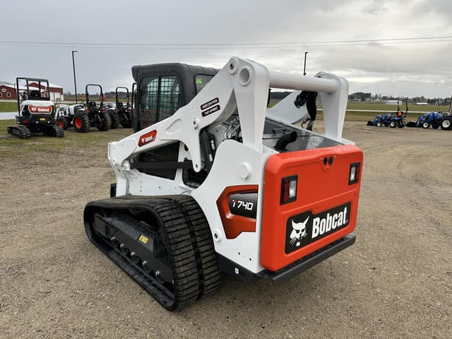Image of Bobcat T740 equipment image 2